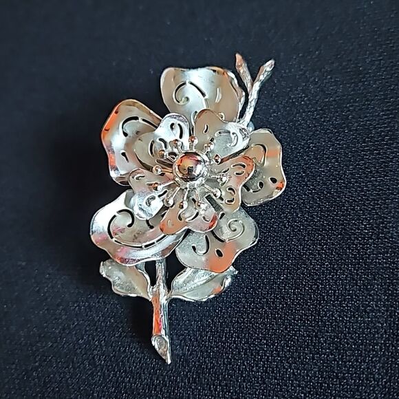 Vintage Coro Silvertone Openwork Flower Pin Brooch - Picture 4 of 9
